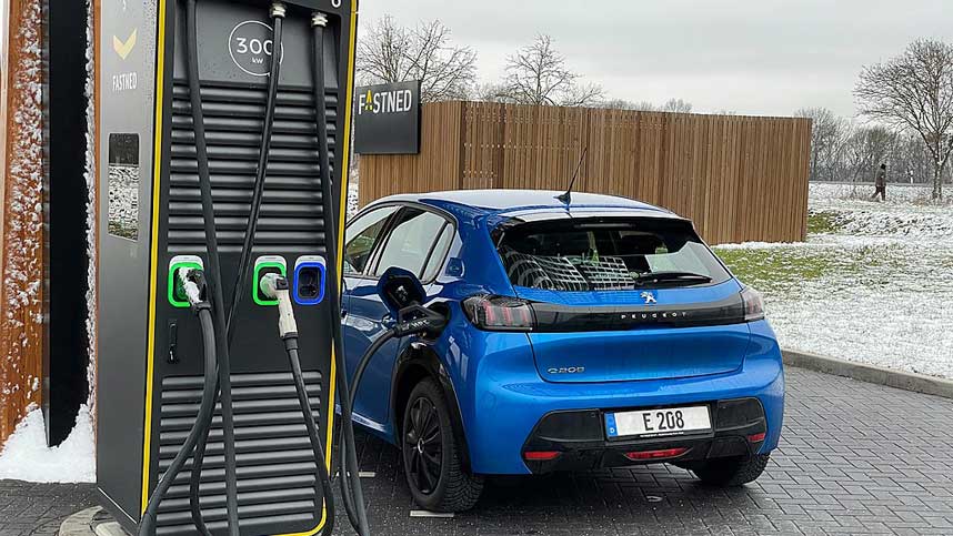 Peugeot E208 Rapid CCS Charging